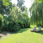 Countryside Escape For 9 * Honnay
