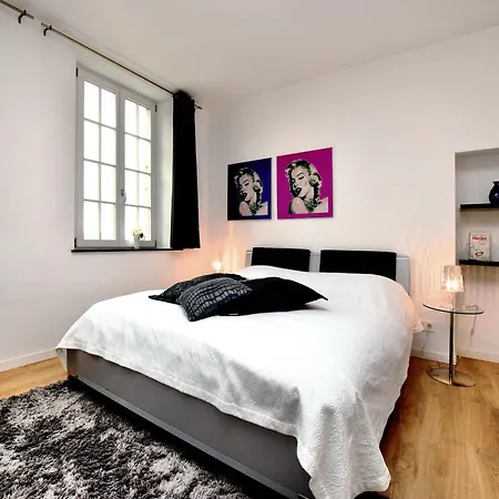 Countryside Escape For 9 Honnay