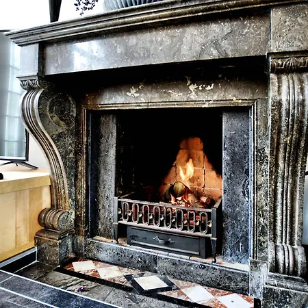 別荘 Countryside Escape For 9 Honnay