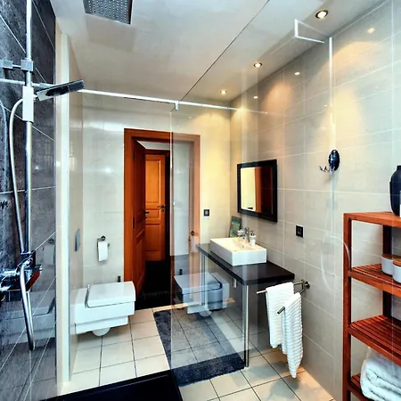 別荘 Countryside Escape For 9 Honnay