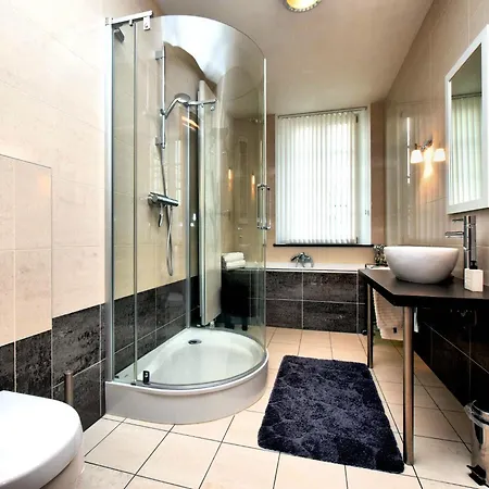 Countryside Escape For 9 別荘 Honnay